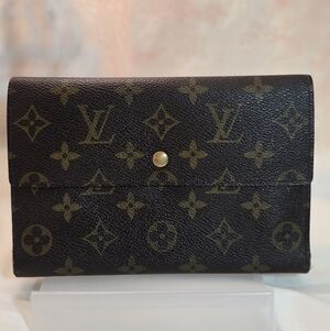 Louis Vuitton Monogram Pochette Trifold Passport Wallet